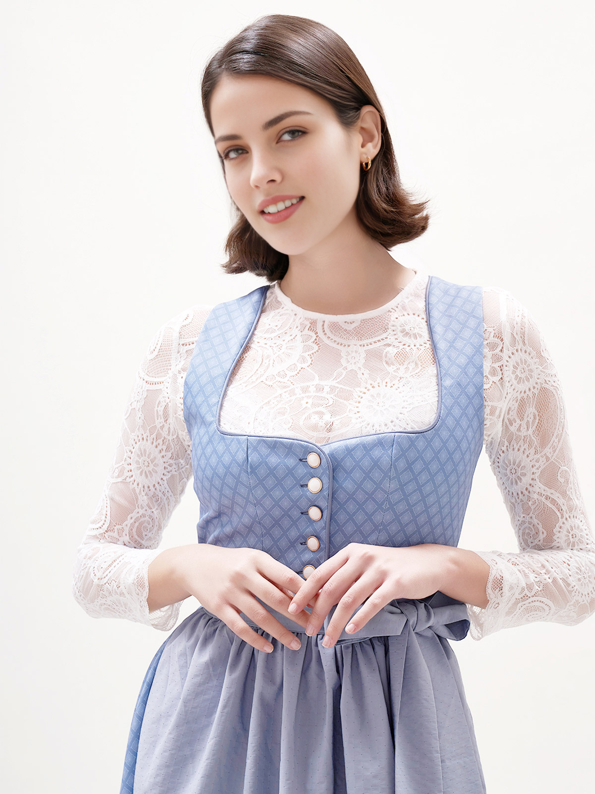 Modernes Dirndl in Blau mit raffiniertem Schnitt
