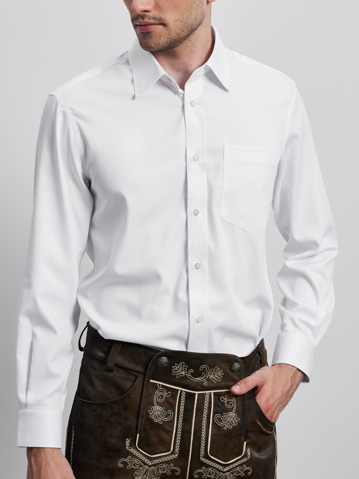 Modernes Dirndl mit geradem Ausschnitt und eleganter Silhouette