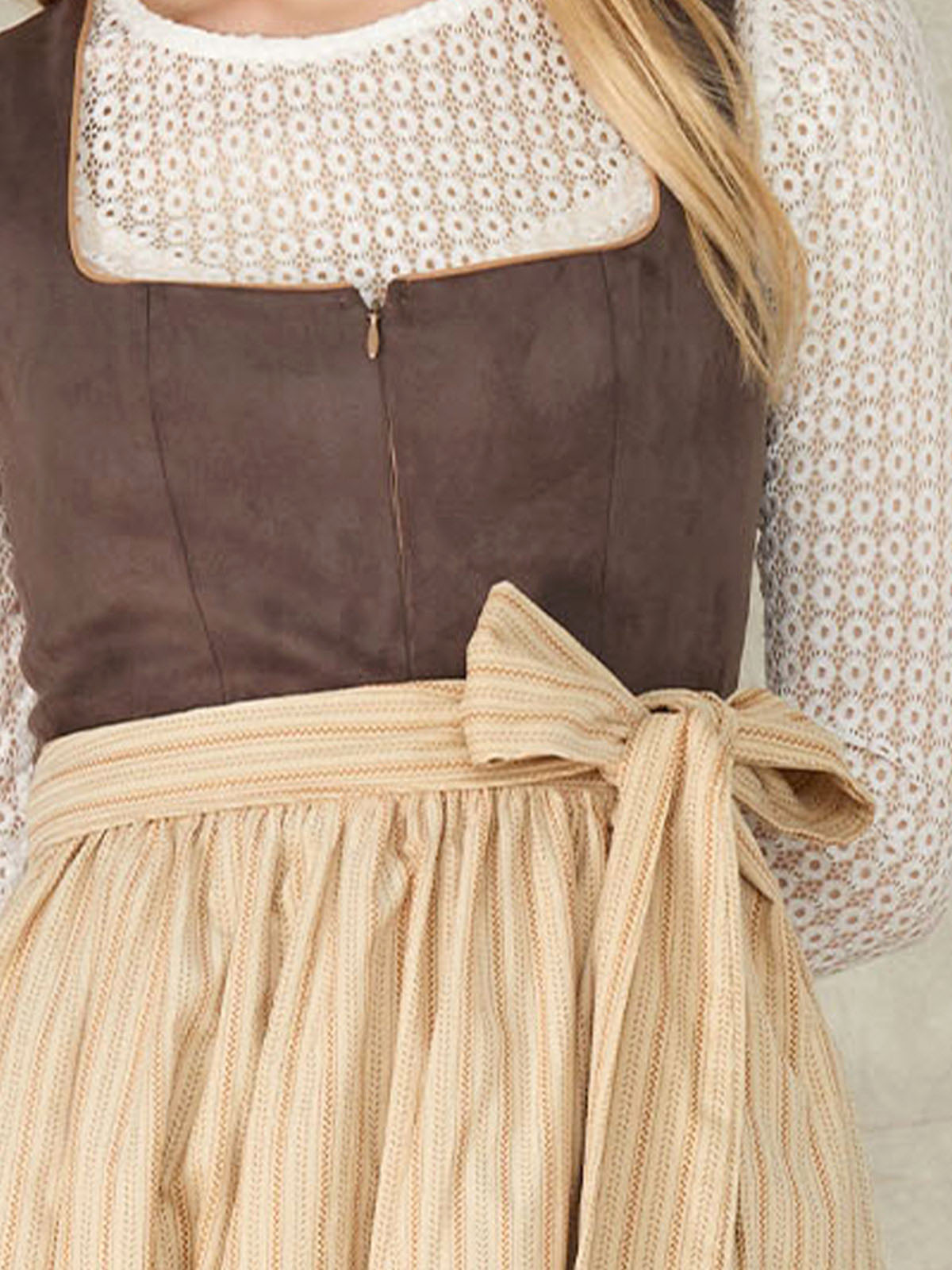 Dirndl in Braun – zeitlose Eleganz