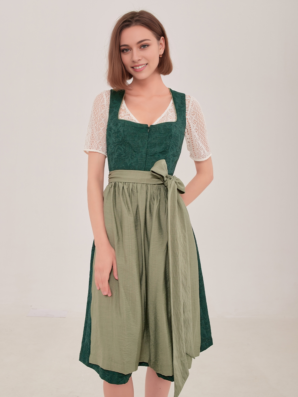 Dirndlbluse in Grün
