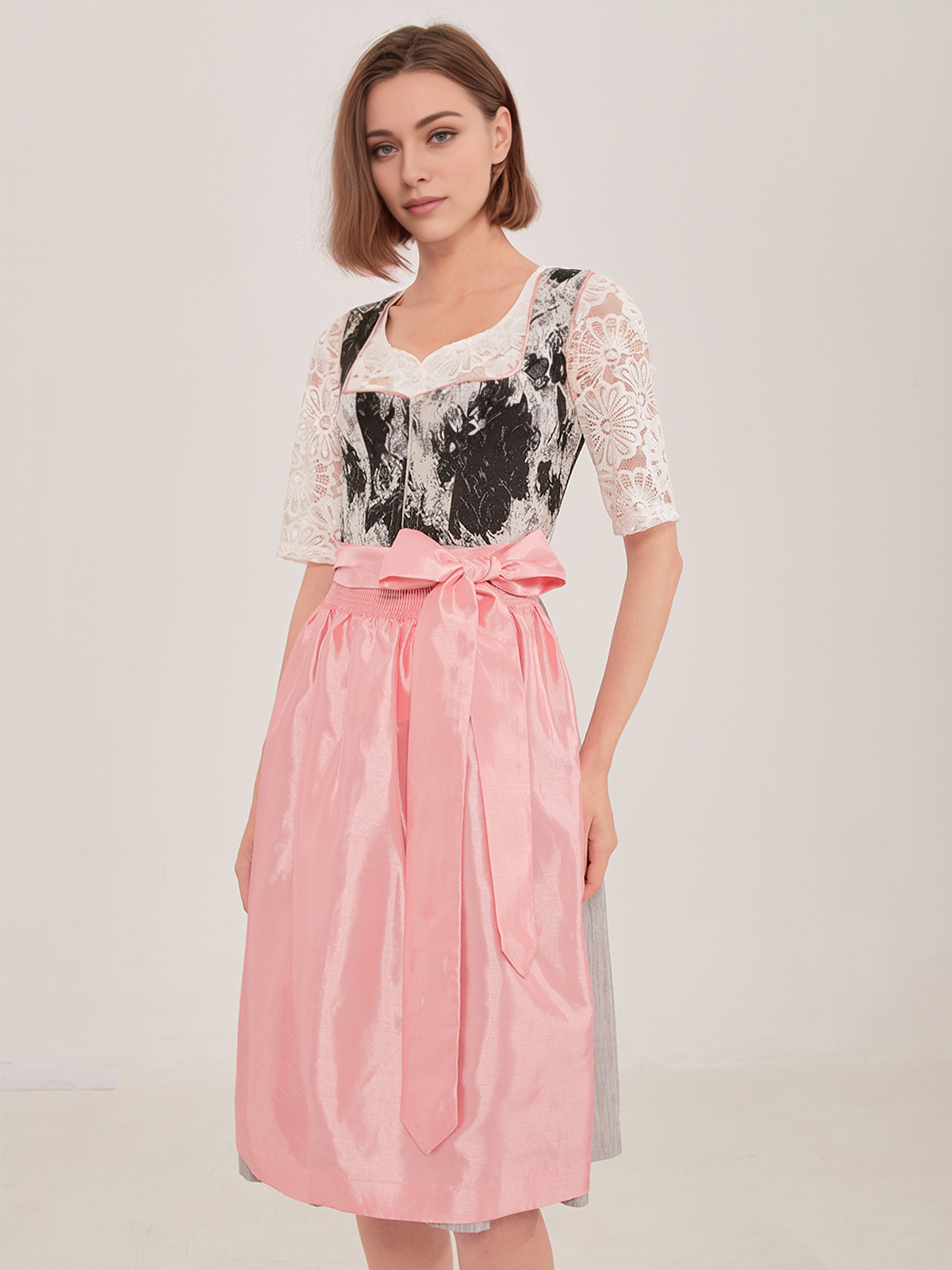 Jeinn Dirndl in Schwarz – zeitlos und elegant