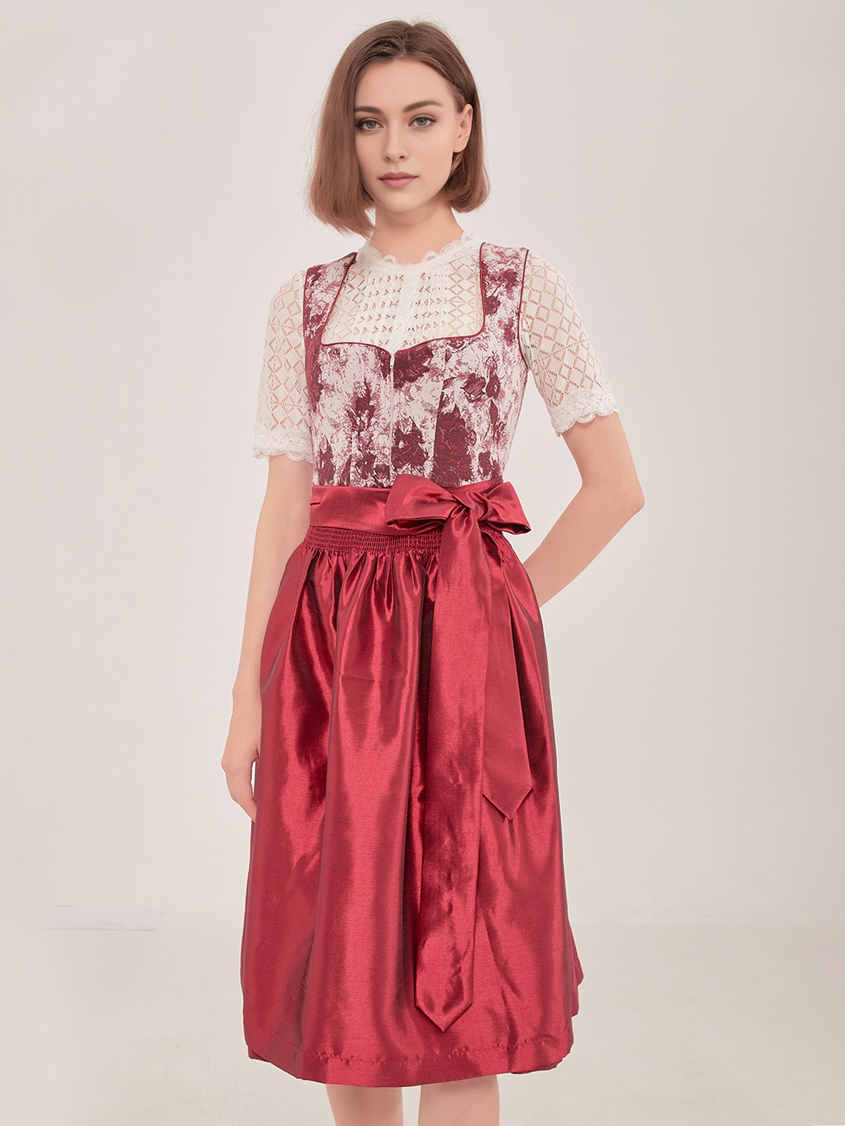 Dirndl in dunkelgrün und rot