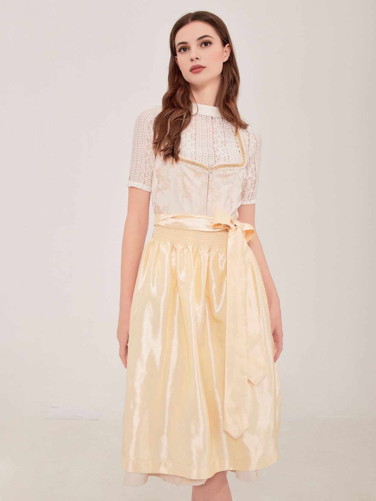 Weinrotes Dirndl