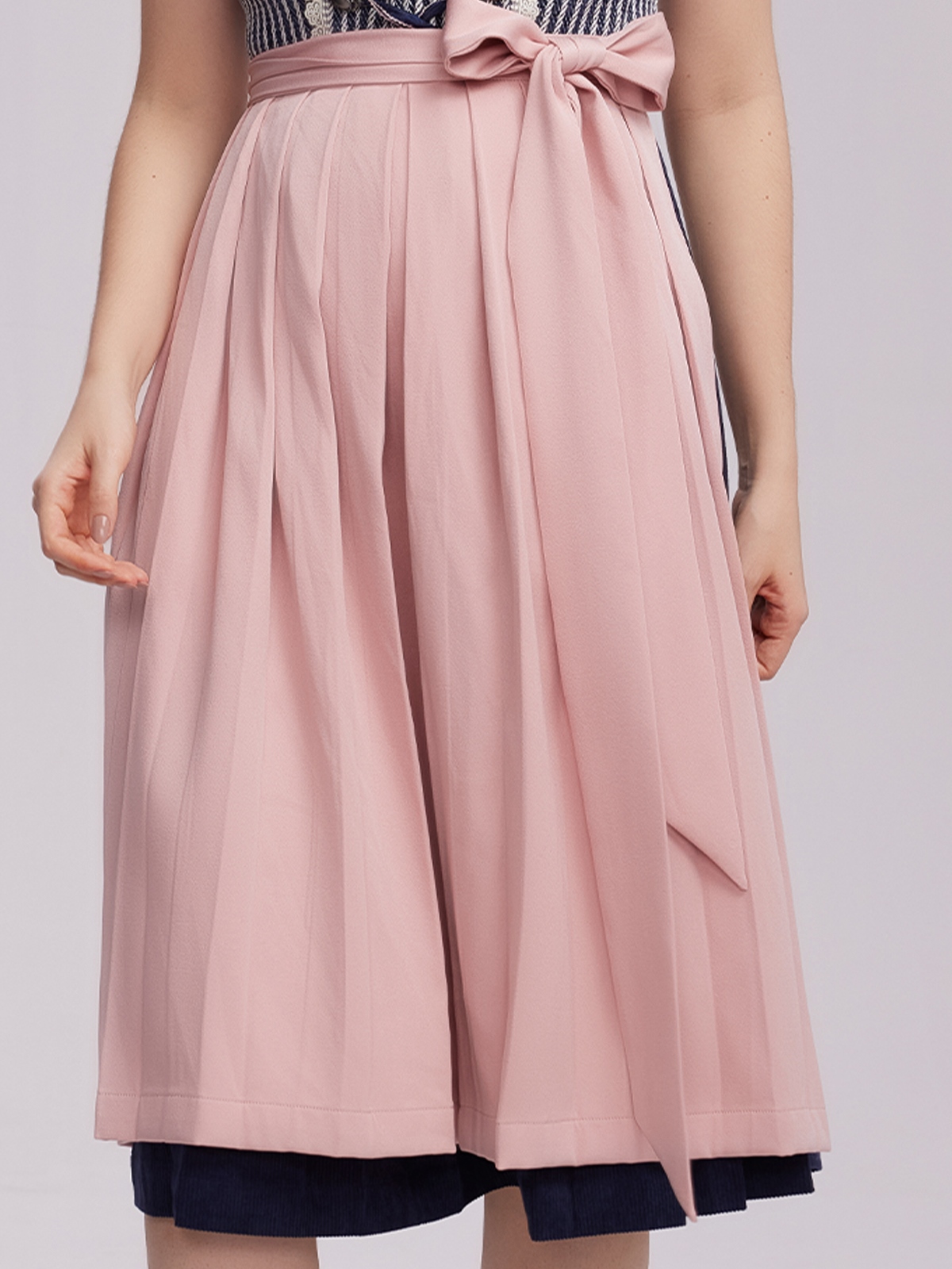 Modernes Dirndl in Blau
