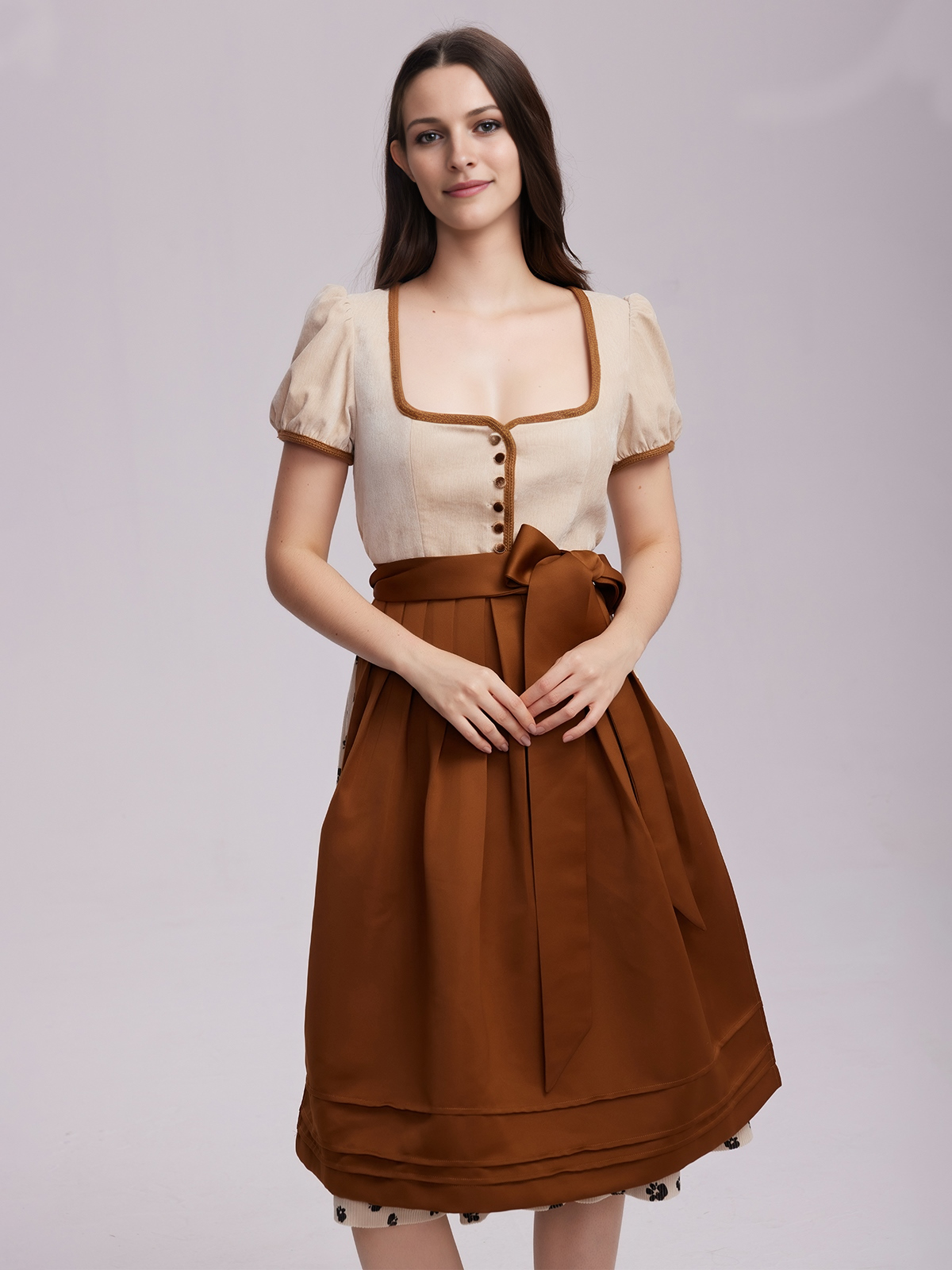 Dunkelblaues Dirndl mit traditioneller Stickerei