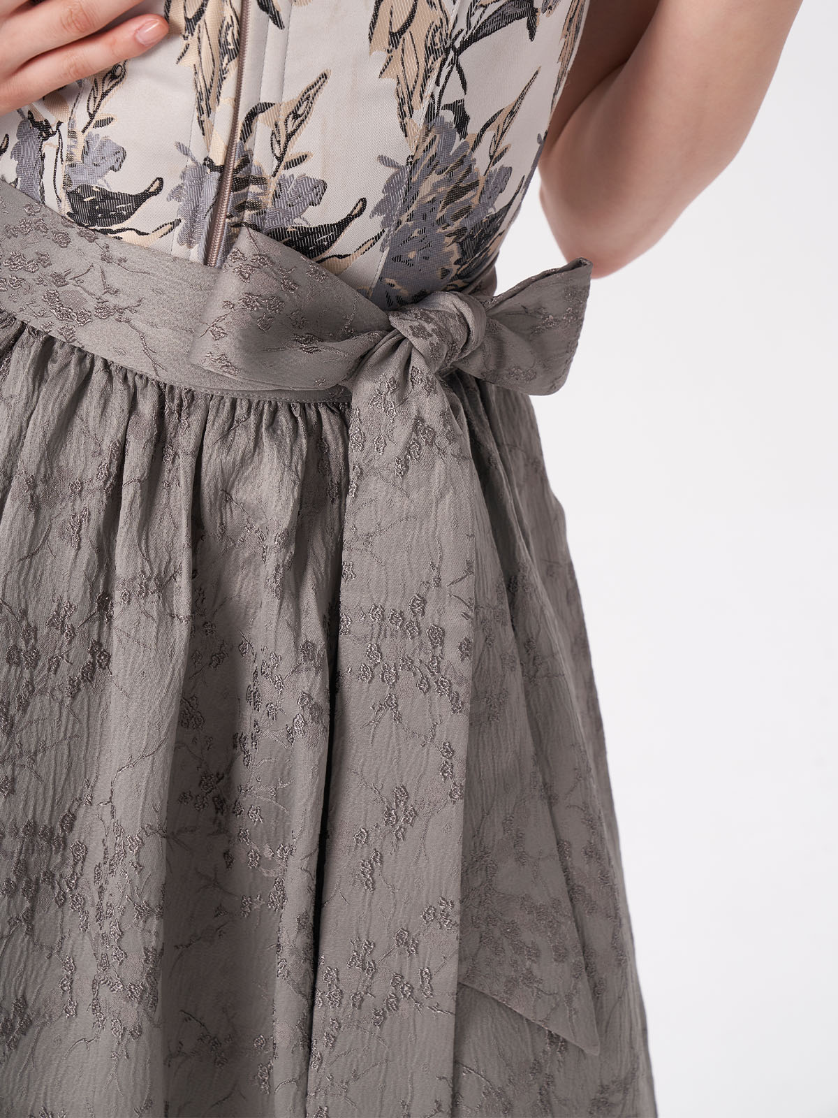 Modernes Dirndl in Grau