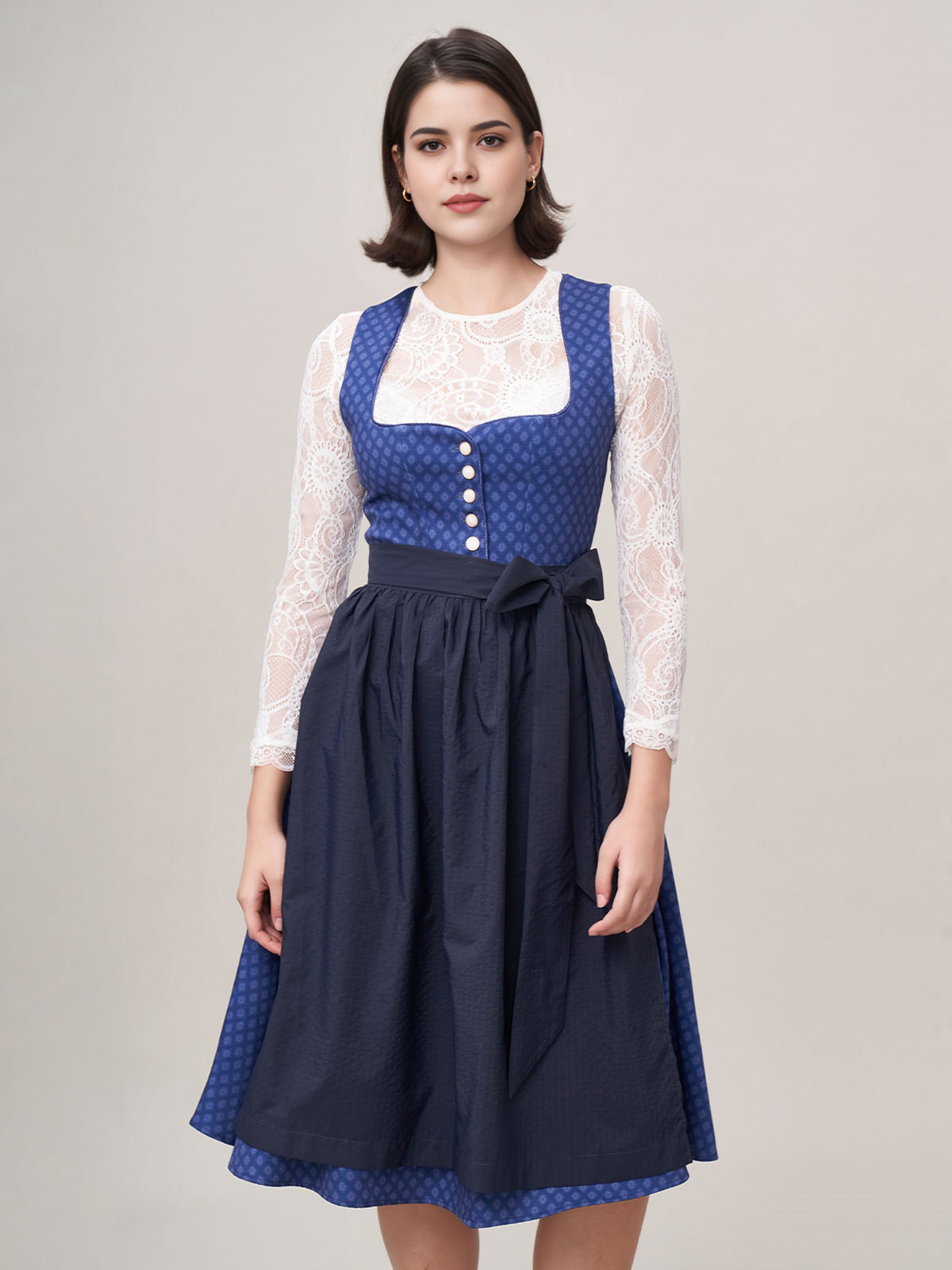 Modernes Dirndl in Blau mit floralen Details