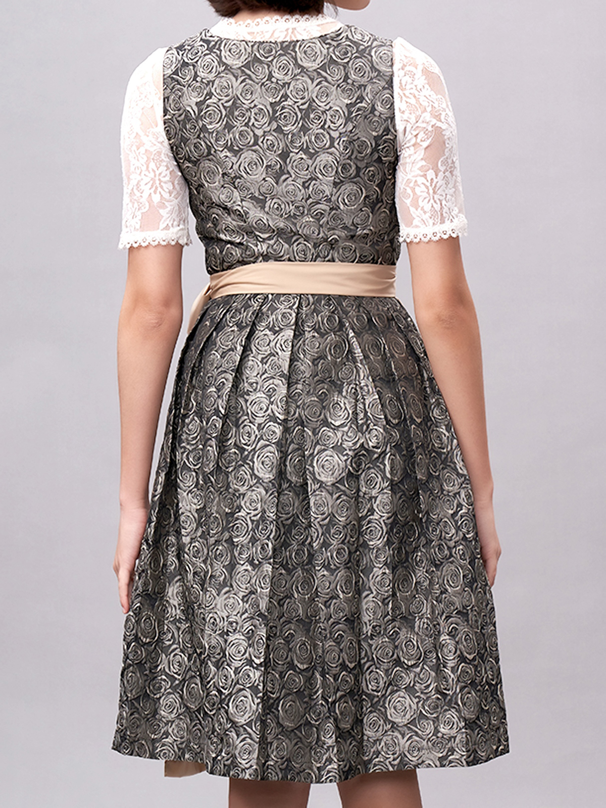 Dunkelrotes Dirndl mit gelber Schürze