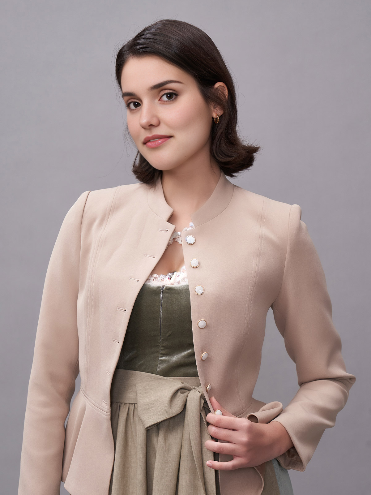 Samt Dirndl in Braun – perfekt für Herbst und Winter
