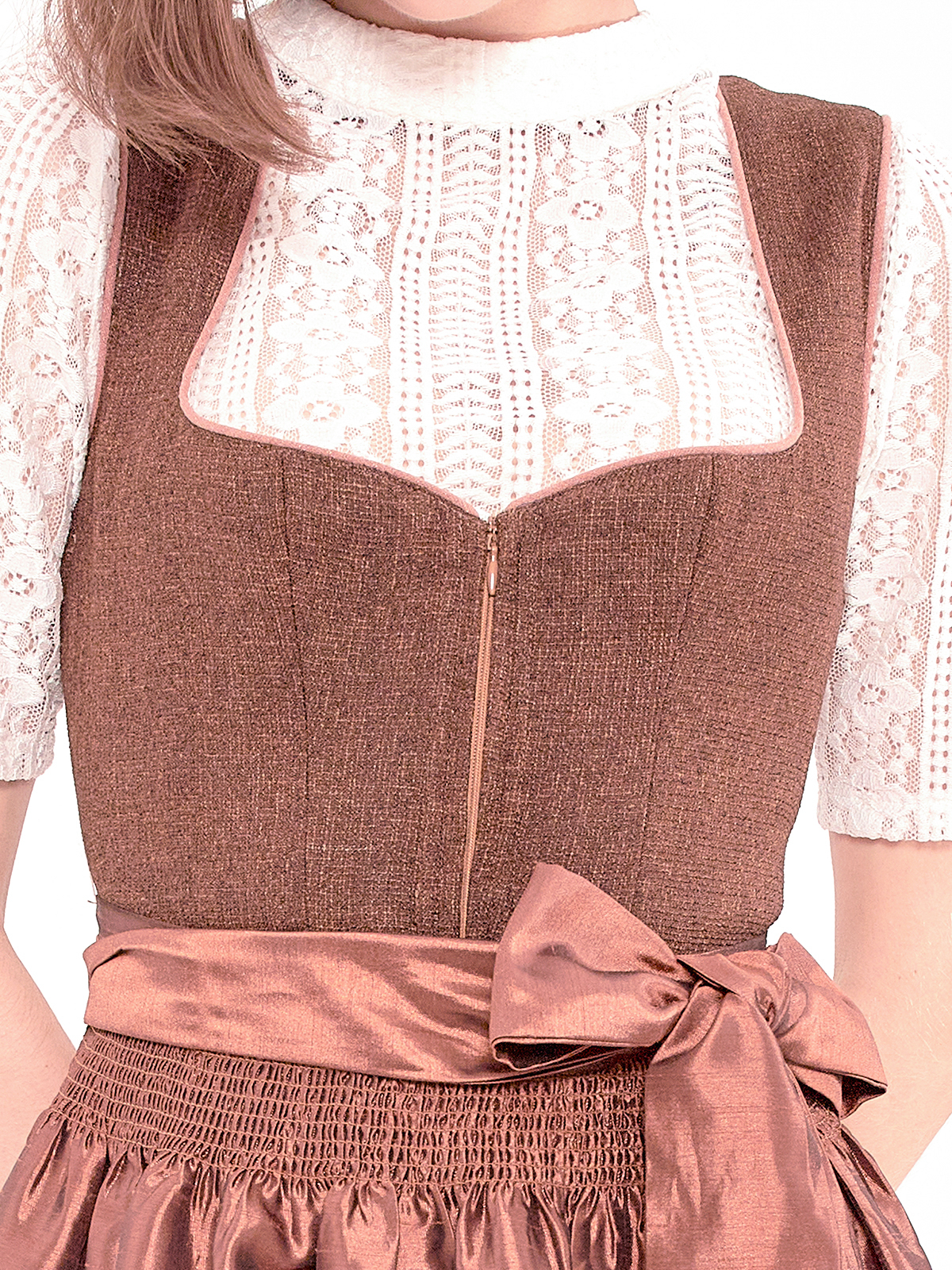 Dirndl in Braun mit modernem Schnitt