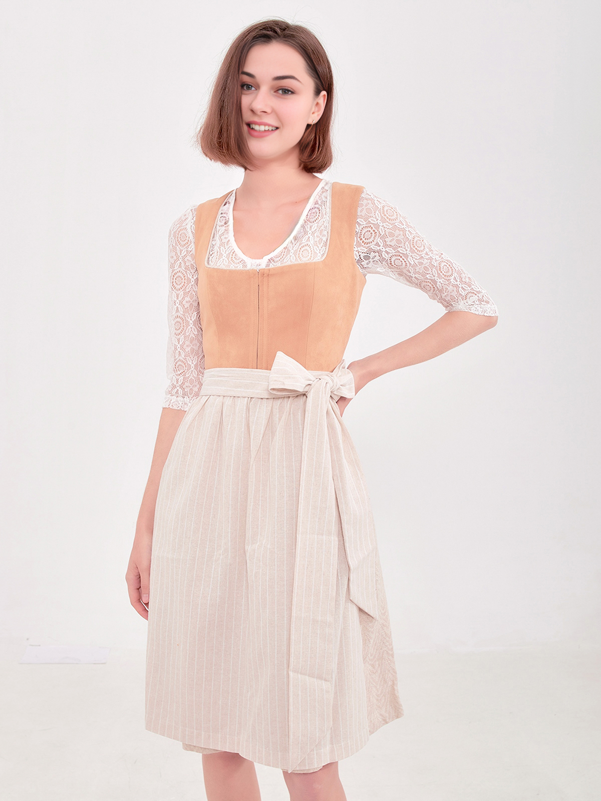 Dirndl mit tieferem Ausschnitt in Braun
