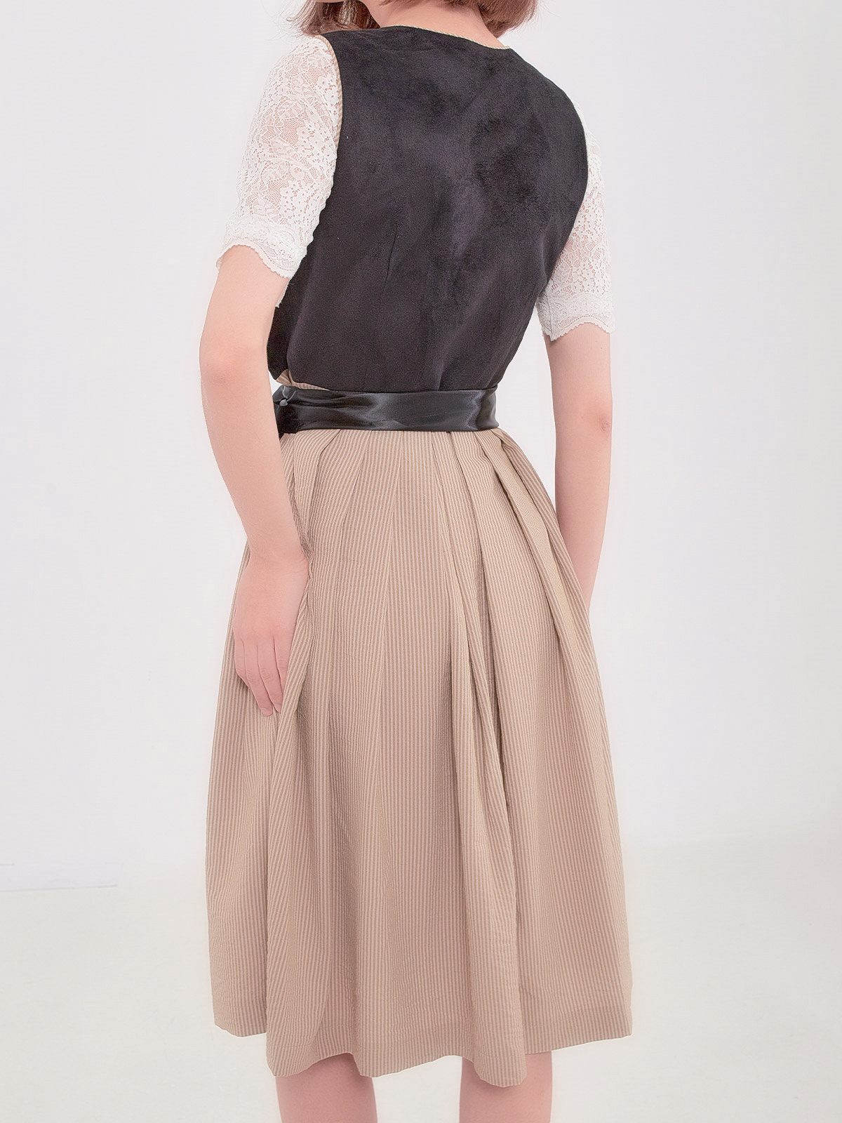 Dirndl in Schwarz – zeitlose Eleganz