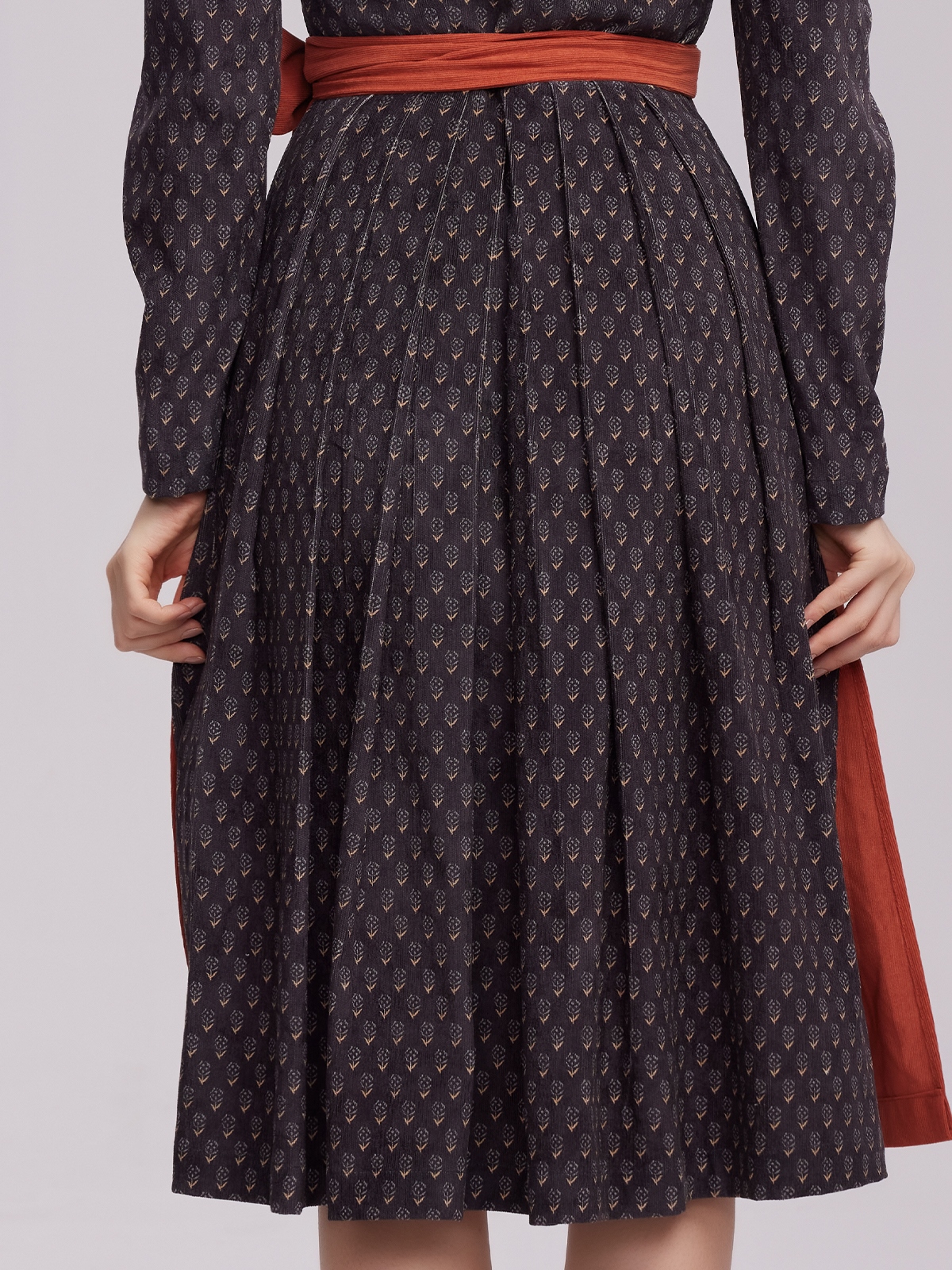 Dirndl Hellblau Samt – Eleganz pur