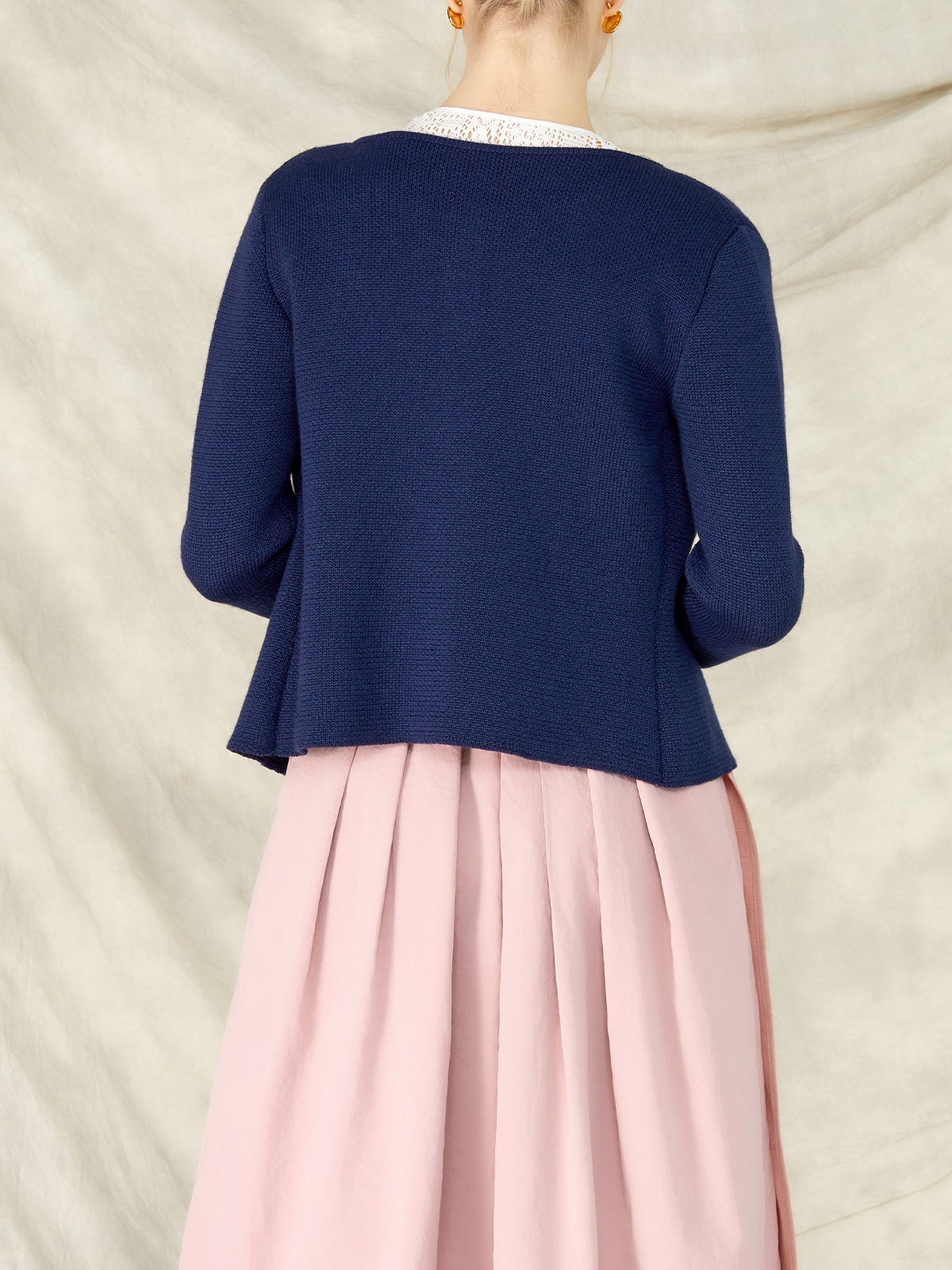 Modernes Dirndl in Marineblau