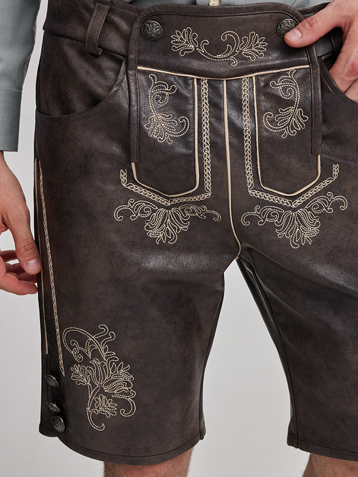 Ein elegantes Dirndl in Grau und Lila