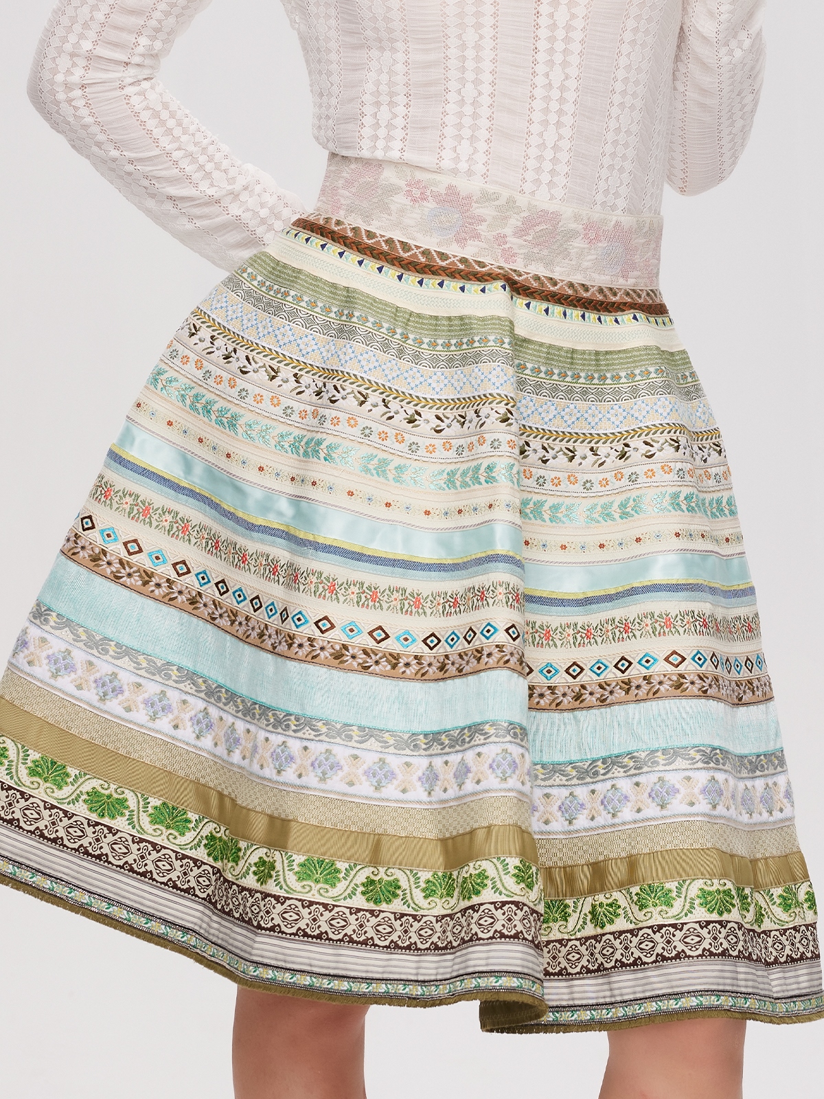 Dirndlkleid in Pink mit floralen Details