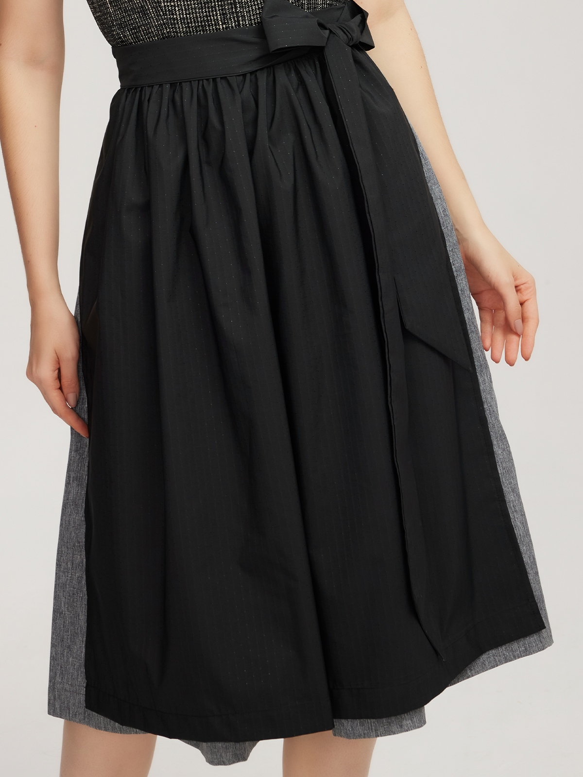 Dirndl Samt Gelb - Eleganz und Tradition