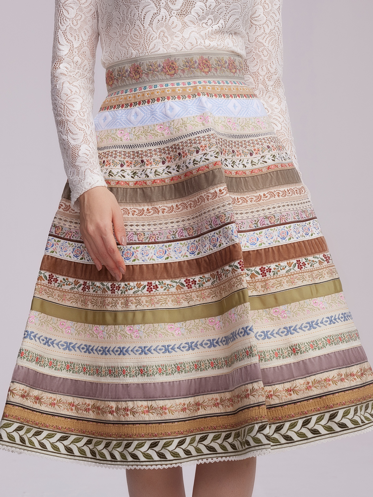 Dirndl in Beige mit rustikalem Charme