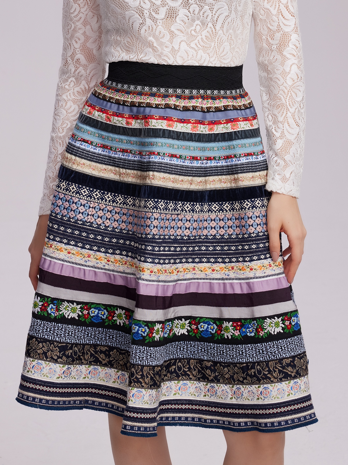Elegantes blaues Dirndl mit modernem Schnitt