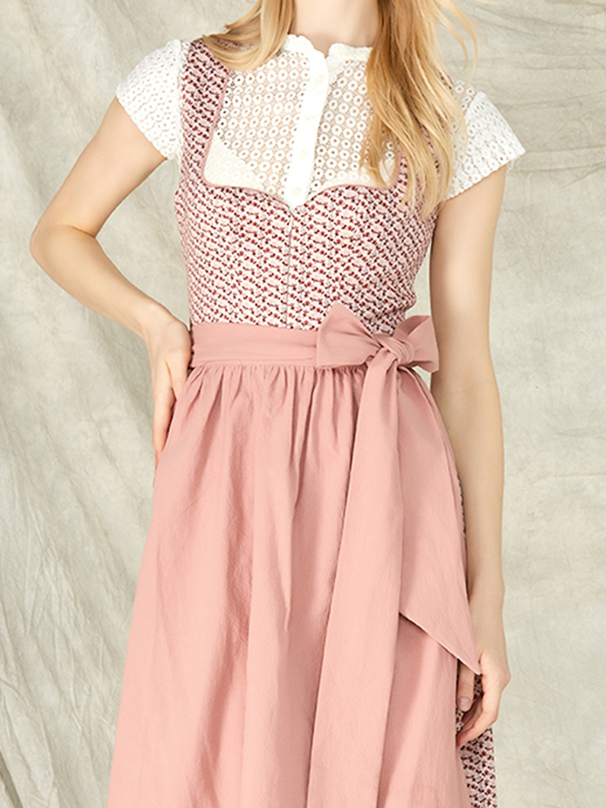 Dirndl 70cm in Rosa – feminin und stilvoll