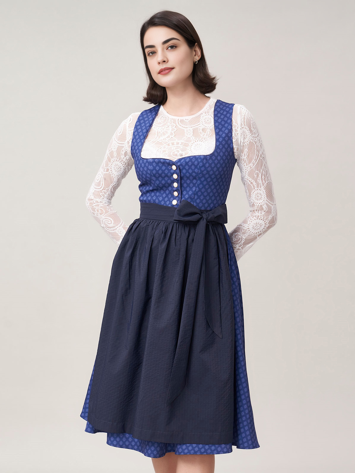 Dirndlbluse mit Herzausschnitt in Blau