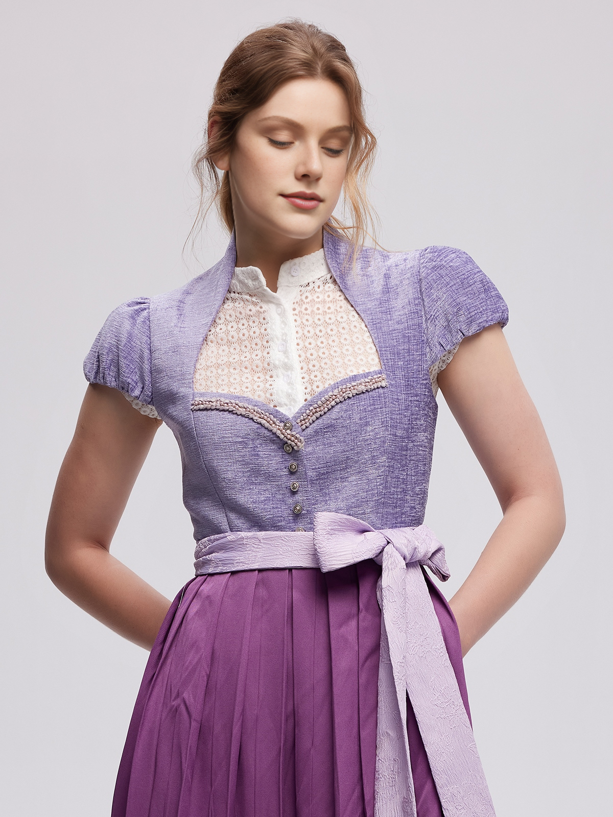 Dirndl in grün-lila Kombination