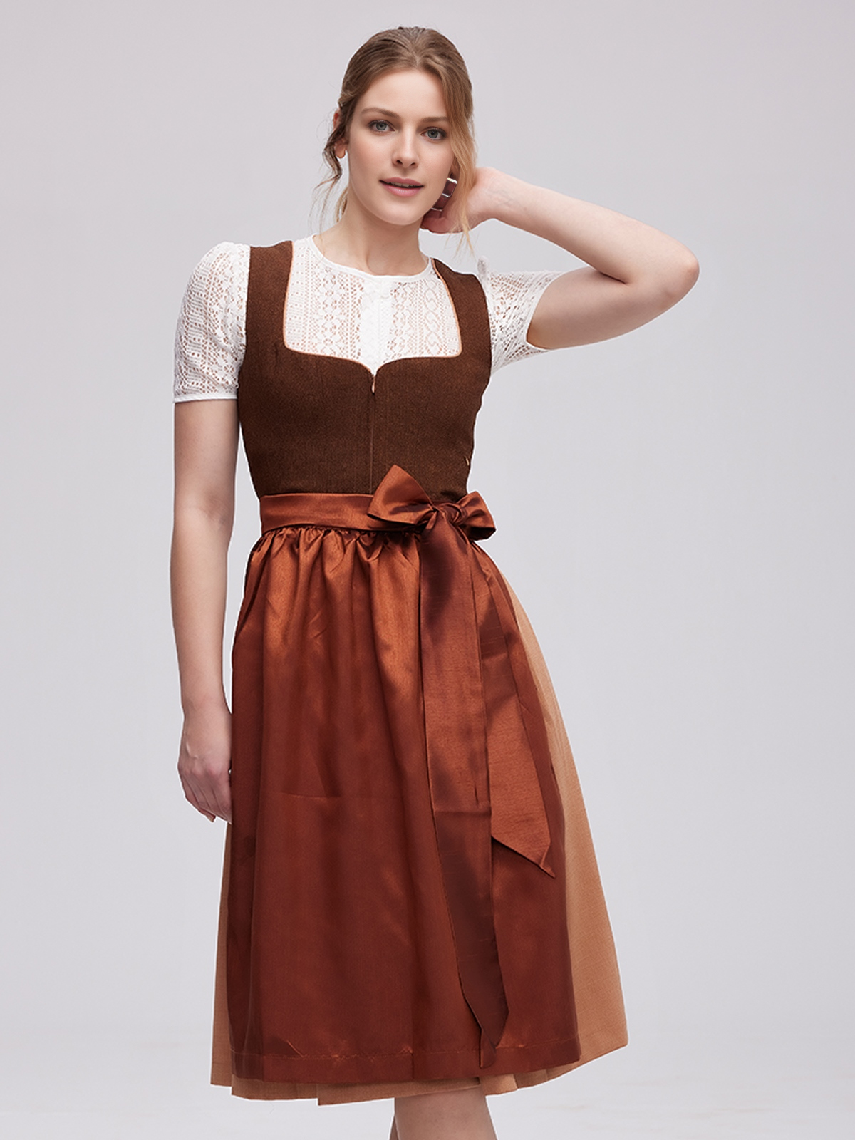 Dirndl in Hellblau – Eleganz und Tradition vereint