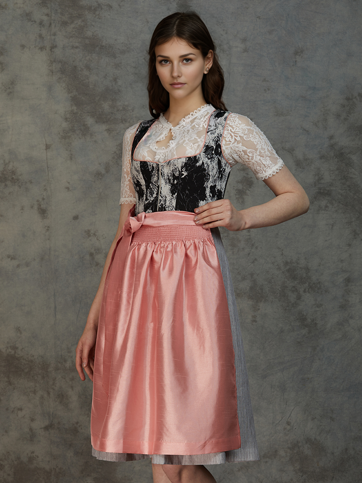 Dirndl-Bluse Langarm in Schwarz – zeitlos elegant