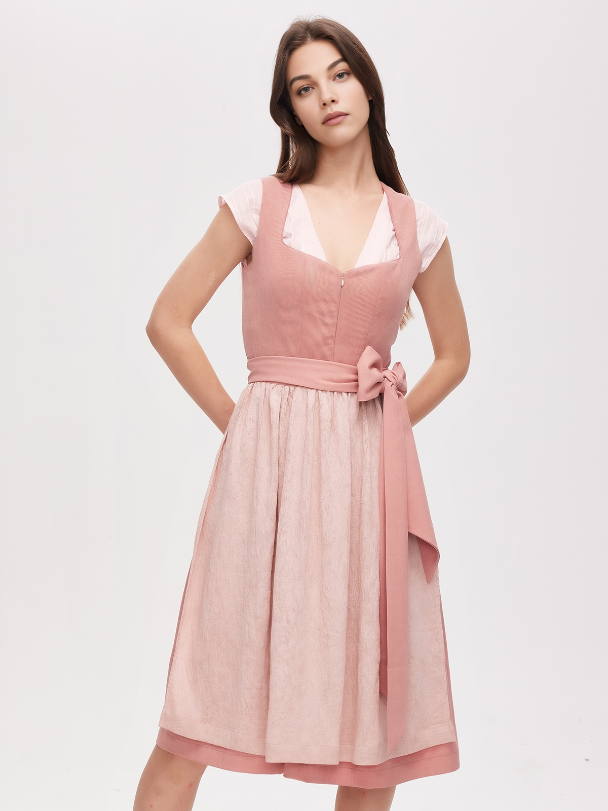 Dirndl mit rosa Bluse
